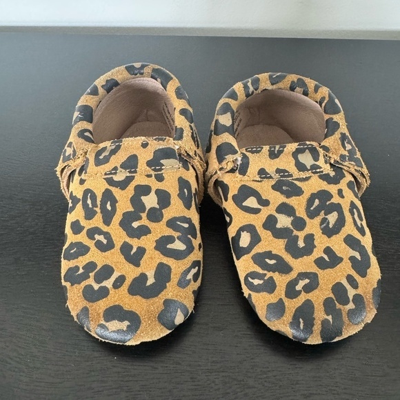 Monkey Feet Baby Shoes Moccasins leopard print sz 12-18 months - Picture 1 of 6